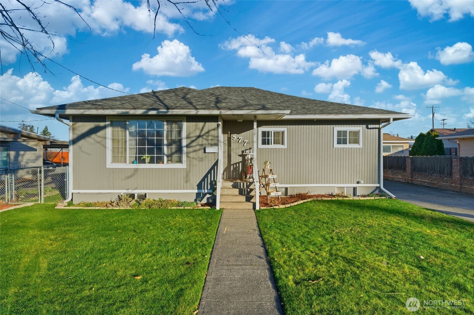 Property Photo: 1577 Olive Street WA 99362