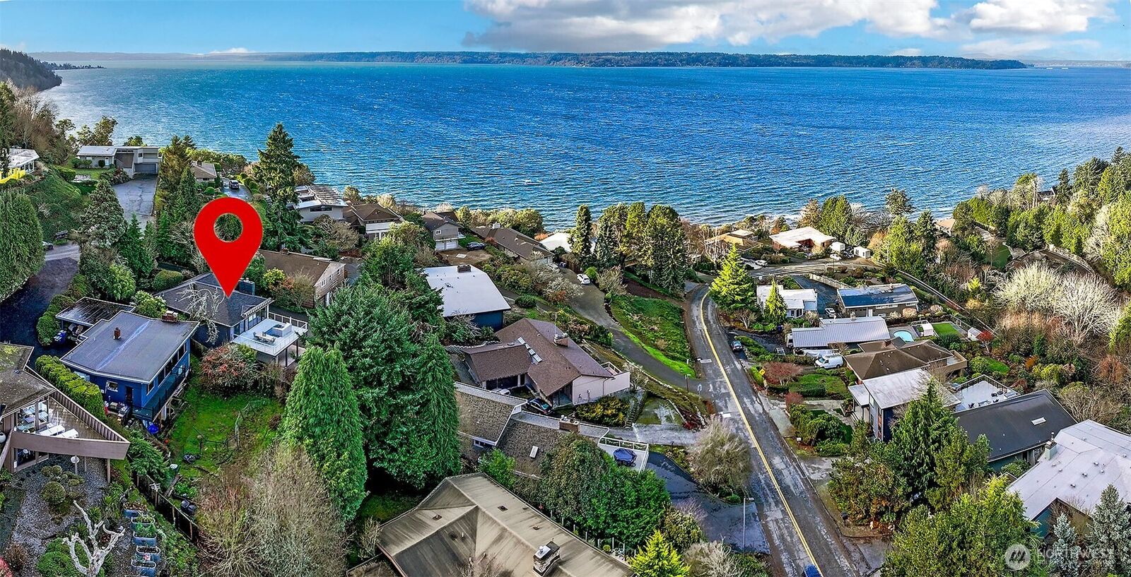 Property Photo:  1832  Shoreview Lane SW  WA 98146 