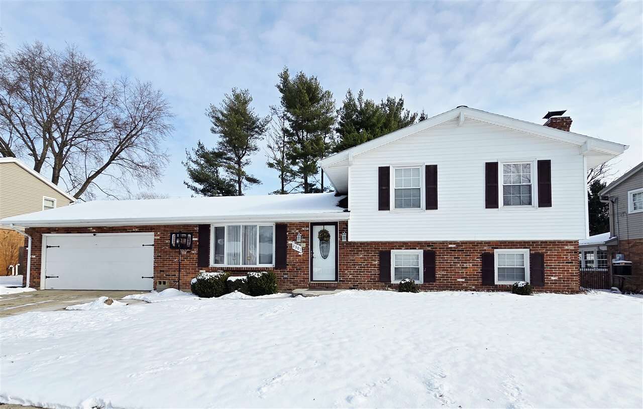 Property Photo:  2301 Parkdale Drive  IN 47374 