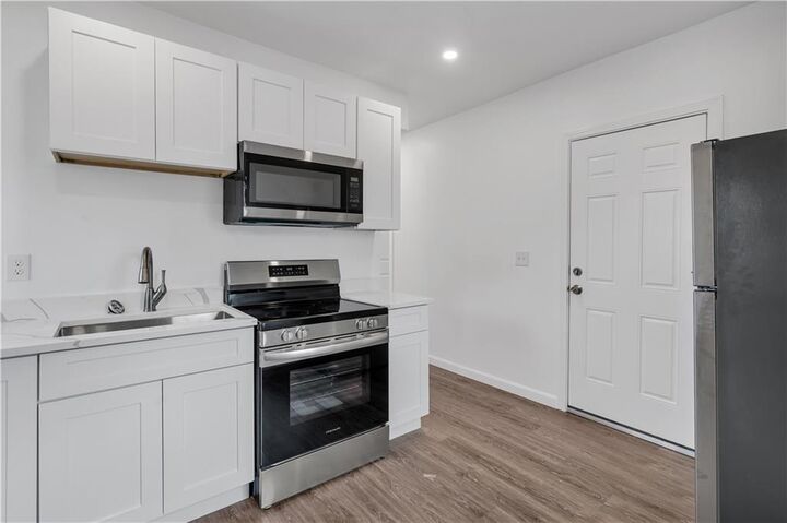 Property Photo:  1320 Elmwood Avenue 3  RI 02910 