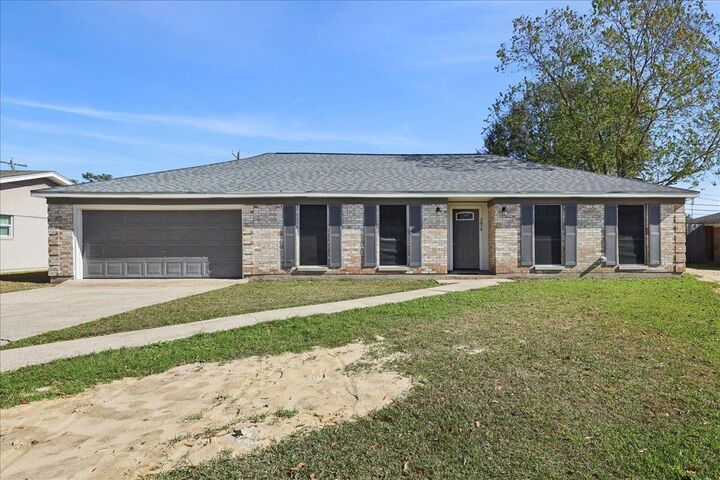 Property Photo: 3814 Beverly TX 77632