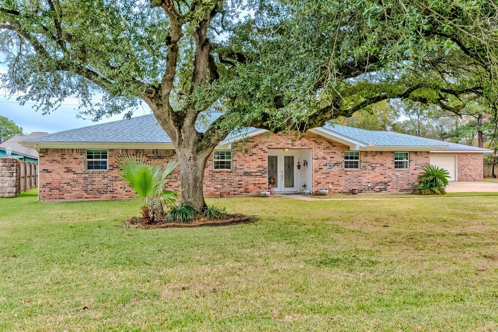 Property Photo:  186 Poinsetta St  TX 77611 