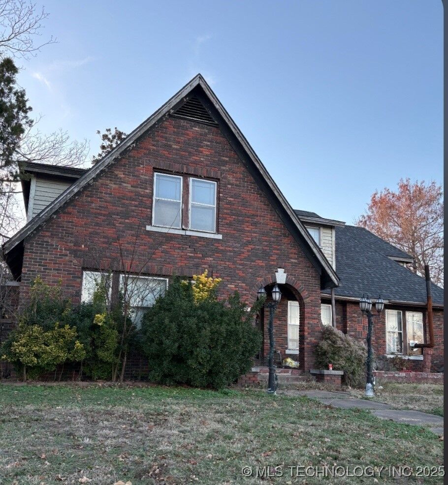 Property Photo: 1101 S Mekusukey Avenue OK 74884