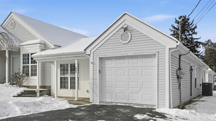 Property Photo:  604 Elm Way  PA 15108 