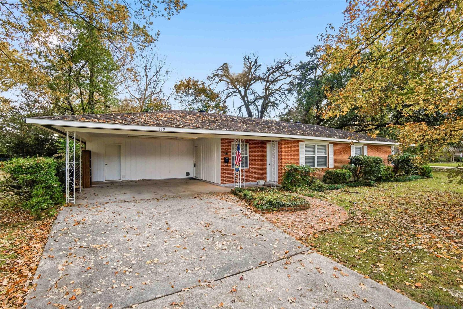 Property Photo:  710 Broadmoor Ave  LA 70815 