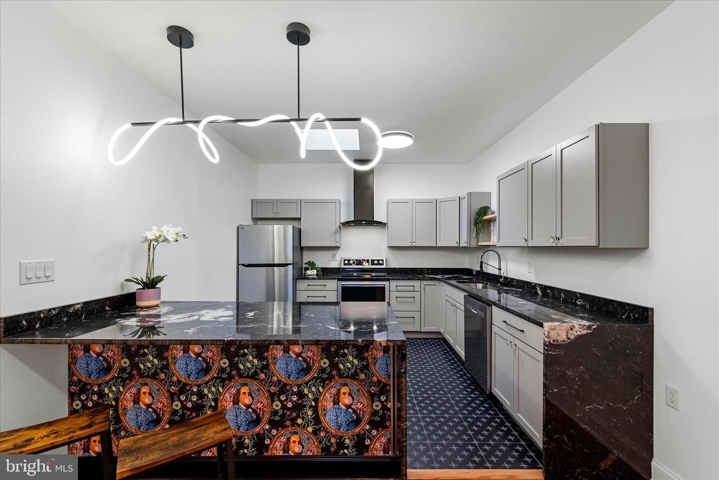 Property Photo:  40 E Piccadilly 2  VA 22601 