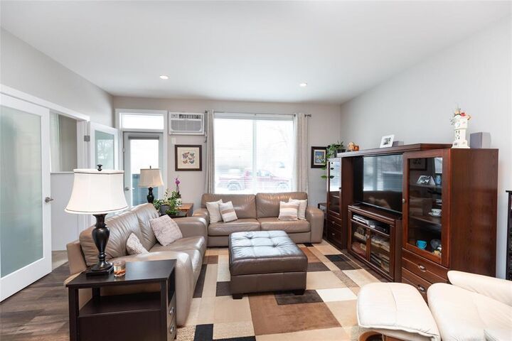 Photo de la propriété:  555 Main Street  MB R5G 2N3 