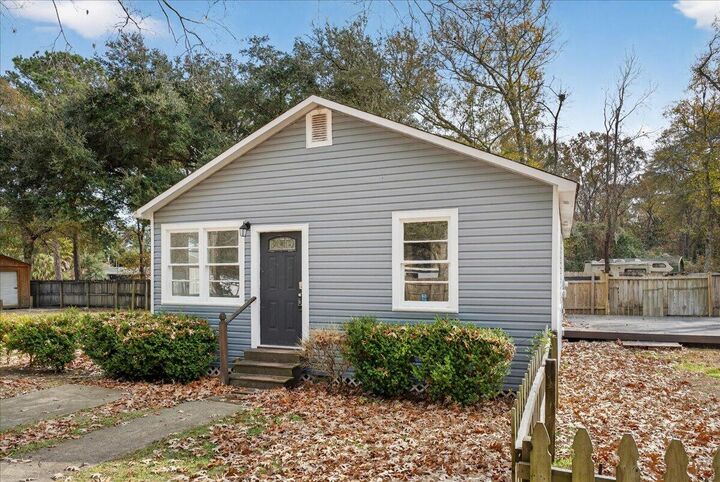 Property Photo:  2004 Valnore Road  SC 29455 