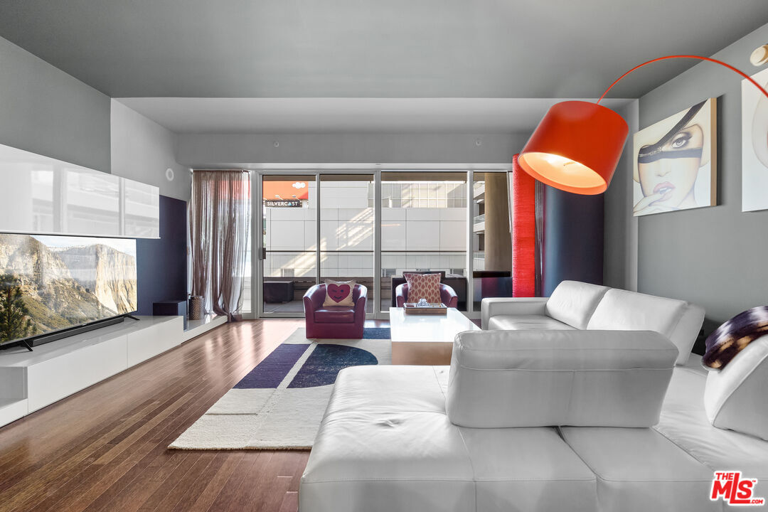 Property Photo:  6250 Hollywood Blvd  CA 90028 