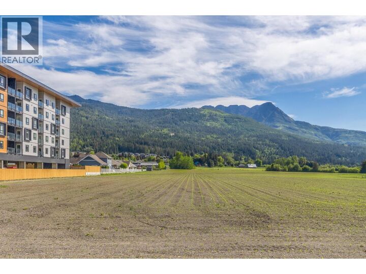 Property Photo:  1490 10 Avenue Southwest  BC V1E 1T2 