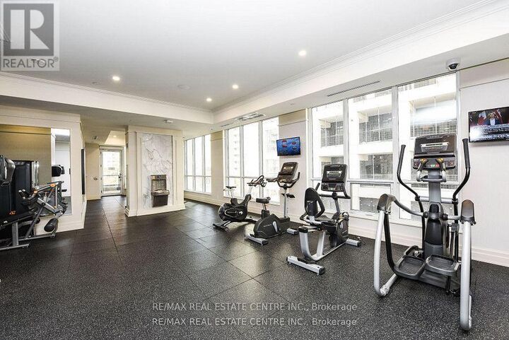 Property Photo:  36 Elm Drive West 3209  ON L5B 1L9 