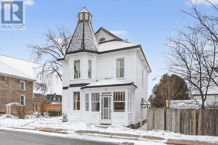 Property Photo:  11 Alfred Street  ON K7A 4H6 