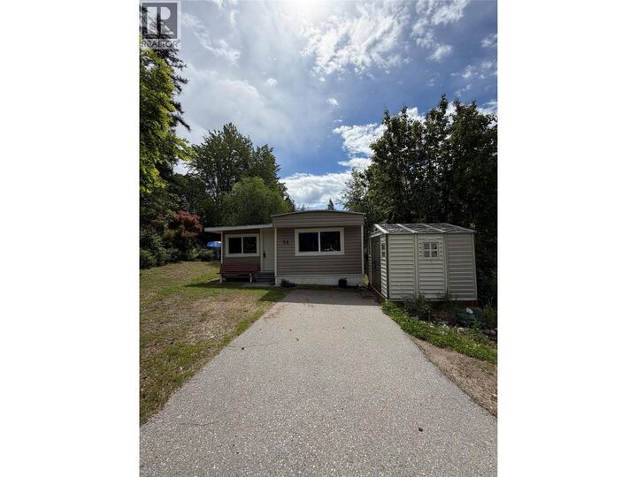 Property Photo: 3969 Broadwater Road 26 BC V1N 4V5
