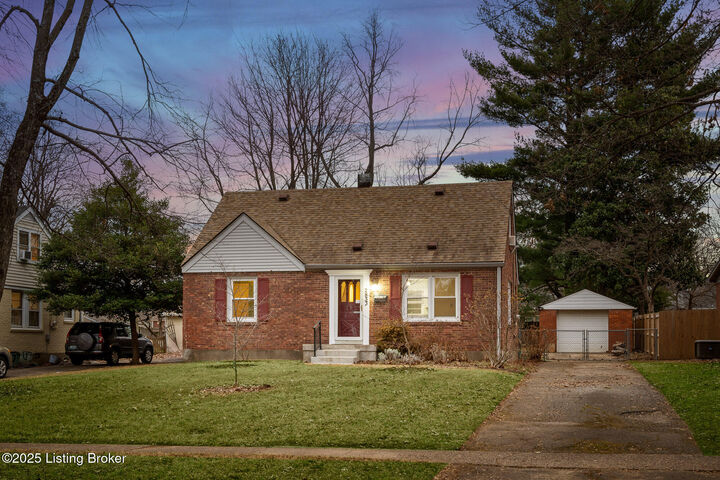 Property Photo:  2833 Yorkshire Blvd  KY 40220 