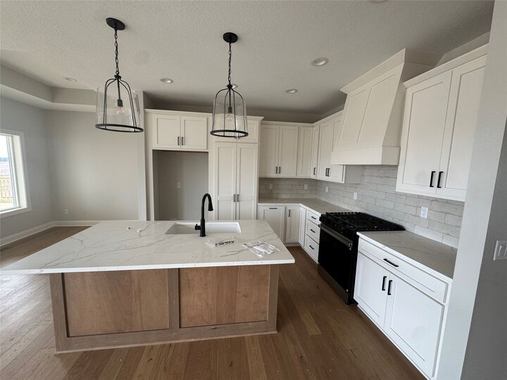 Property Photo:  1637 22nd Avenue SE  IA 50009 