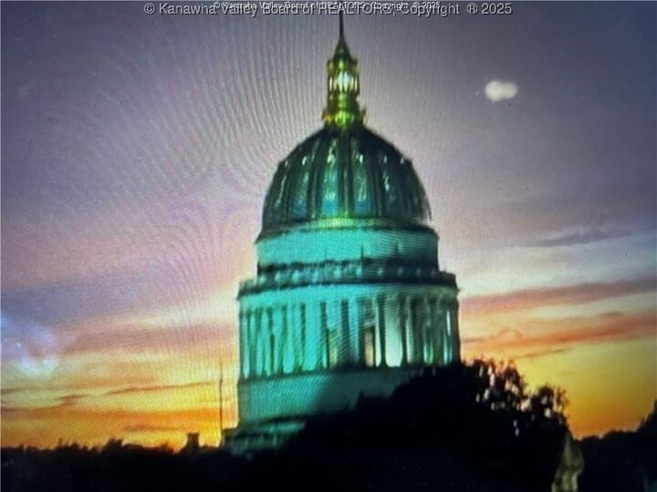 Property Photo:  2106 Kanawha Boulevard E 312  WV 25311 