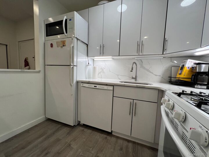 Property Photo:  1250 North Avenue 106  NY 10804 