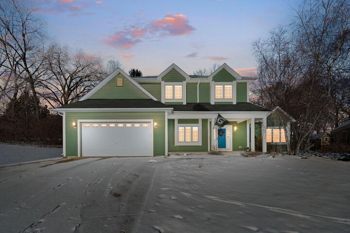 Property Photo: 1910 Valley Ct WI 53024