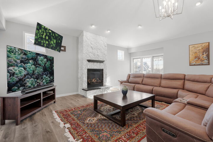 Property Photo:  1910 Valley Ct  WI 53024 