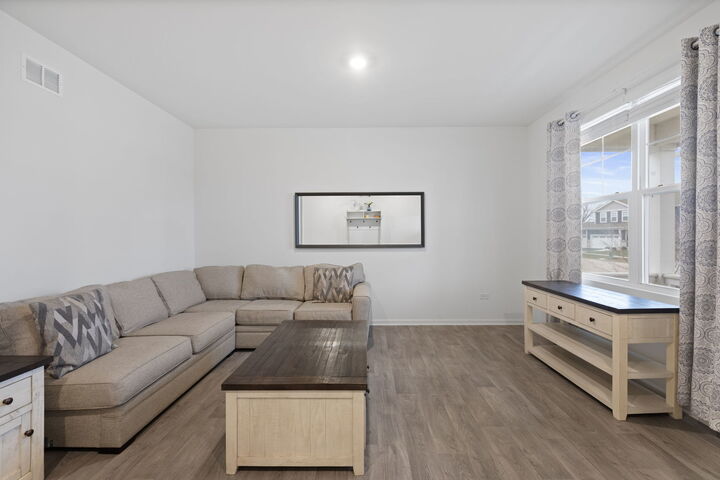 Property Photo:  696 Kentshire Circle  IL 60124 