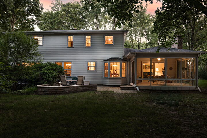 Property Photo:  2S501 Seneca Drive  IL 60189 