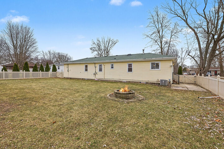 Property Photo:  2423 Pecan Street  IL 60435 