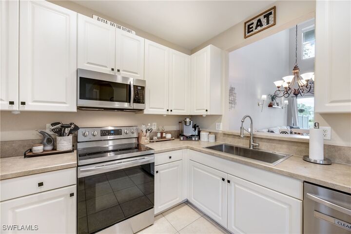 Property Photo:  1320 Mariposa Circle 104  FL 34105 