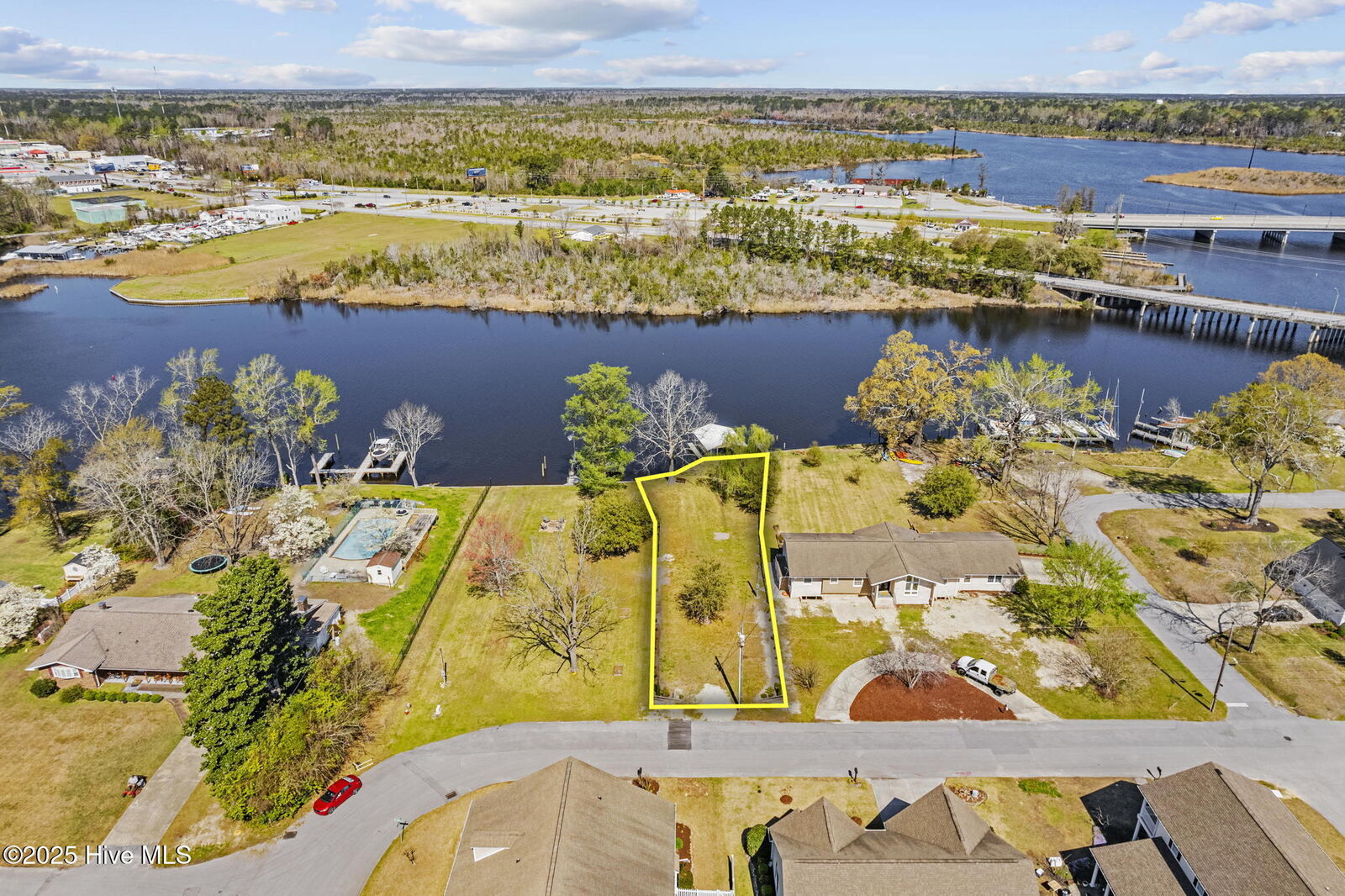 Property Photo:  205 3 Anne Street  NC 28540 