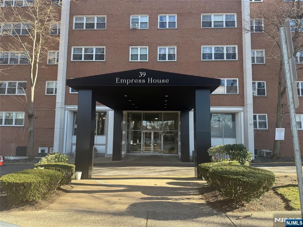 Property Photo:  39 39th Street 3H  NJ 07514 