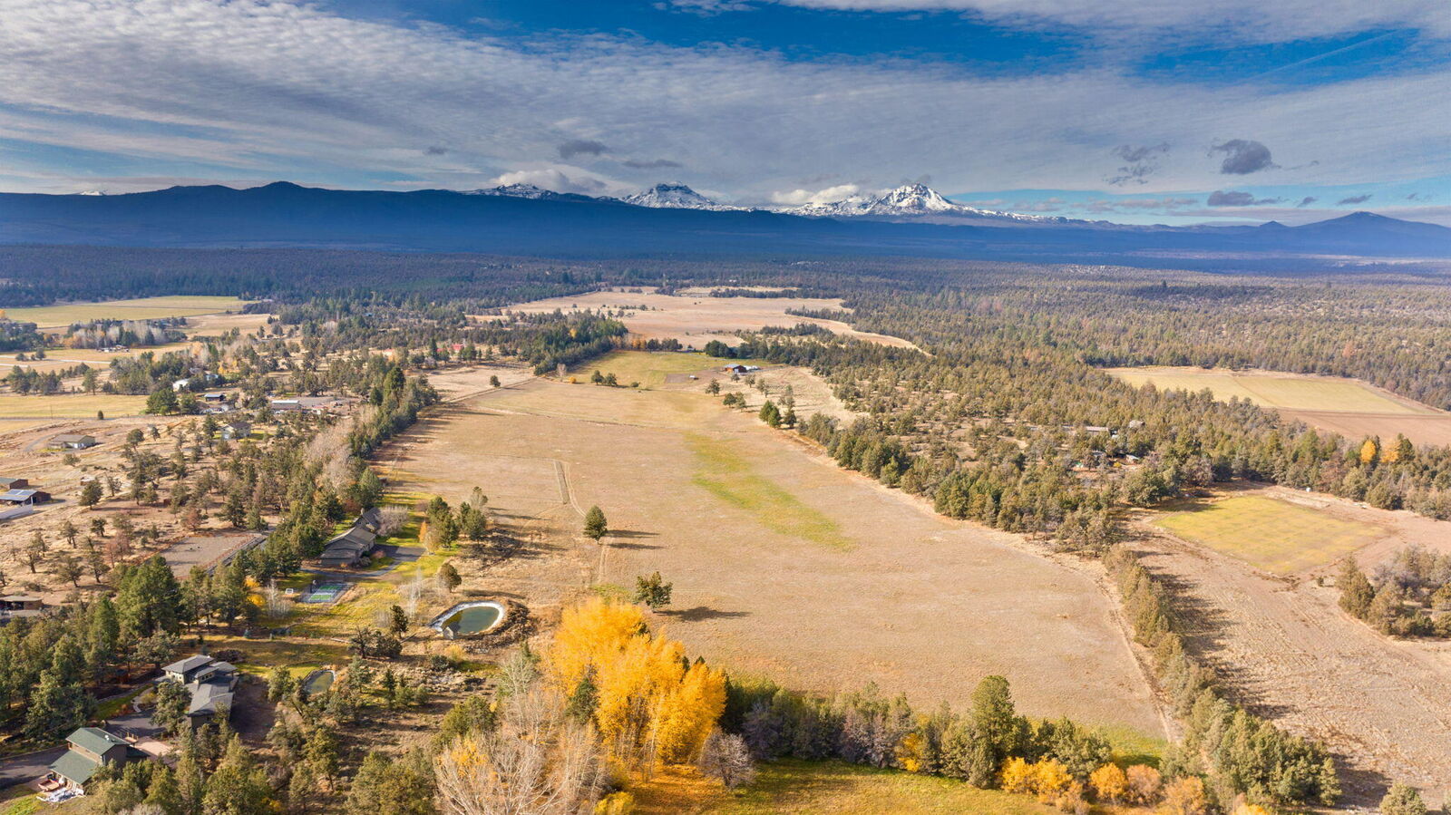 Property Photo:  65345 Tweed Road  OR 97703 