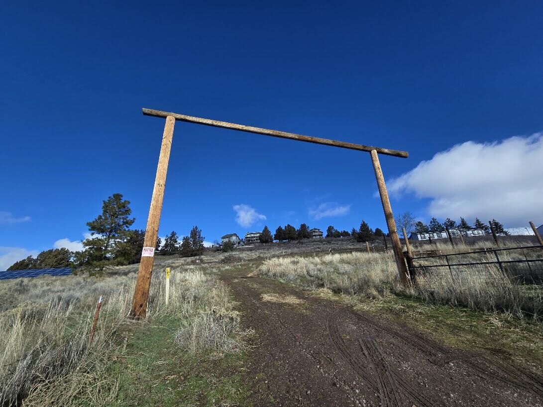 Property Photo:  0 Leighton Avenue Lot 5  OR 97603 