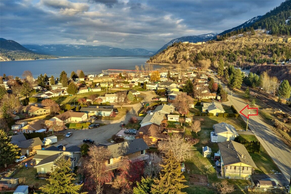 Property Photo:  1110 Second Avenue  BC V0E 1M0 