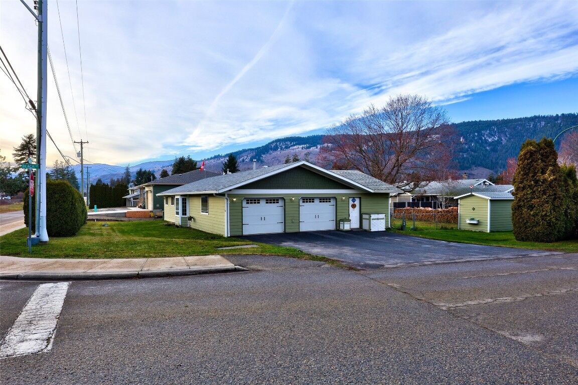 Property Photo:  1110 Second Avenue  BC V0E 1M0 