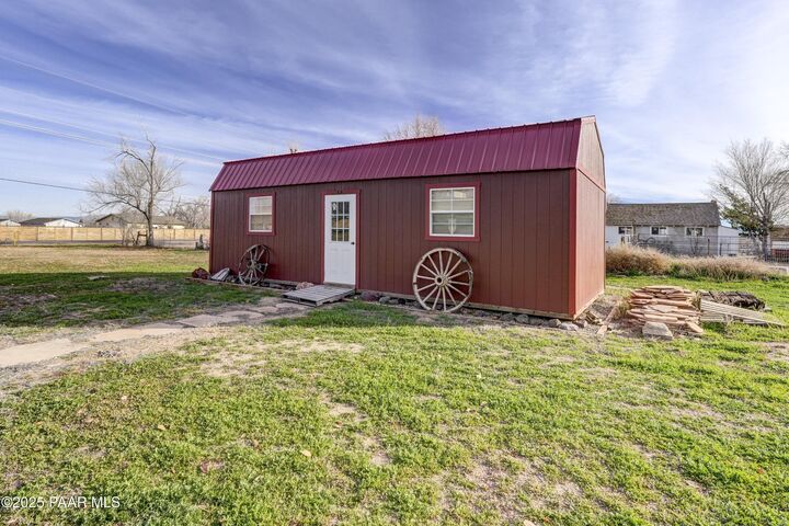 Property Photo:  675 W Road 1 N  AZ 86323 