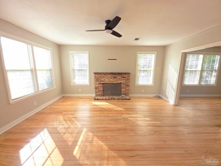 Property Photo:  120 W Lakeview Ave  FL 32501 