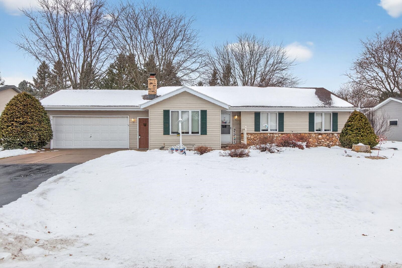 Property Photo:  2516 W Sunnyview Circle  WI 54914 