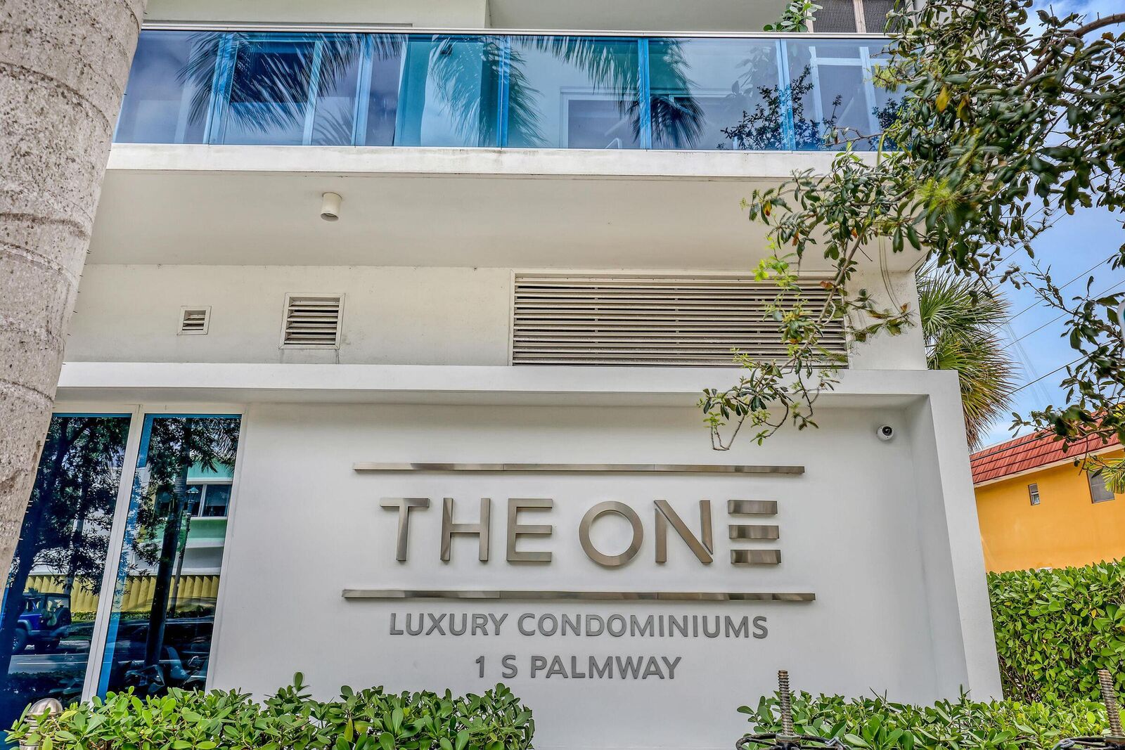 Property Photo:  1 S Palmway 204  FL 33460 