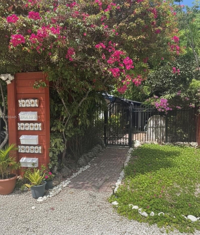 Property Photo:  2928 Louise St  FL 33133 