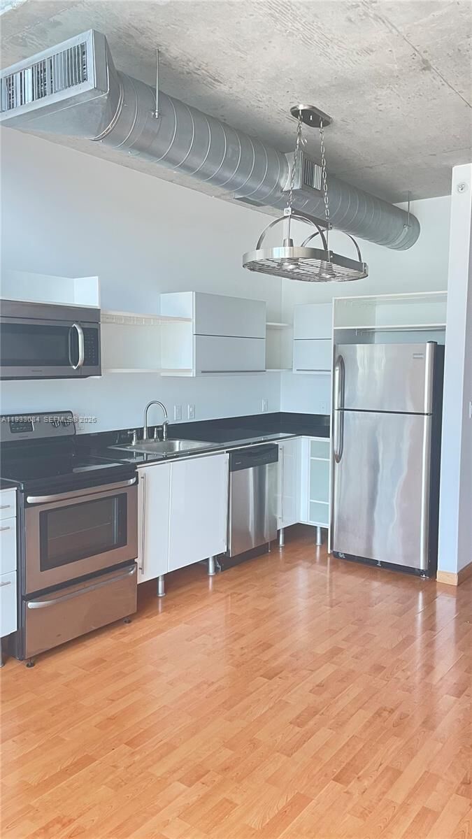 Property Photo:  690 SW 1st Ct 1724  FL 33130 