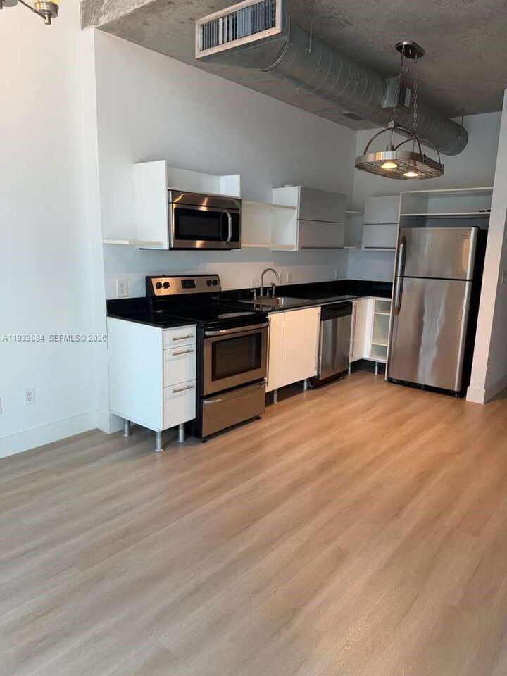 Property Photo:  690 SW 1st Ct 1724  FL 33130 