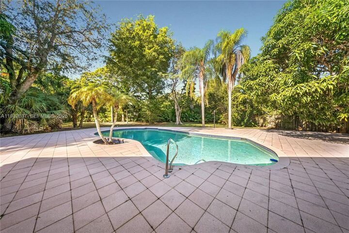 Property Photo: 10900 SW 90th Ave FL 33176