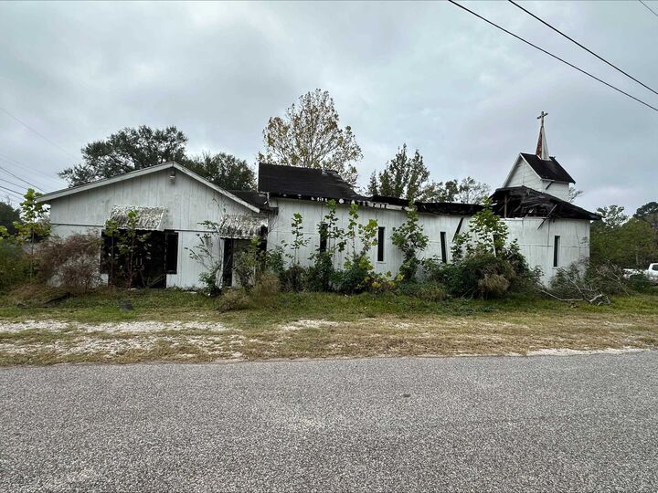 Property Photo: 425 S 12th Street TX 77656-0000