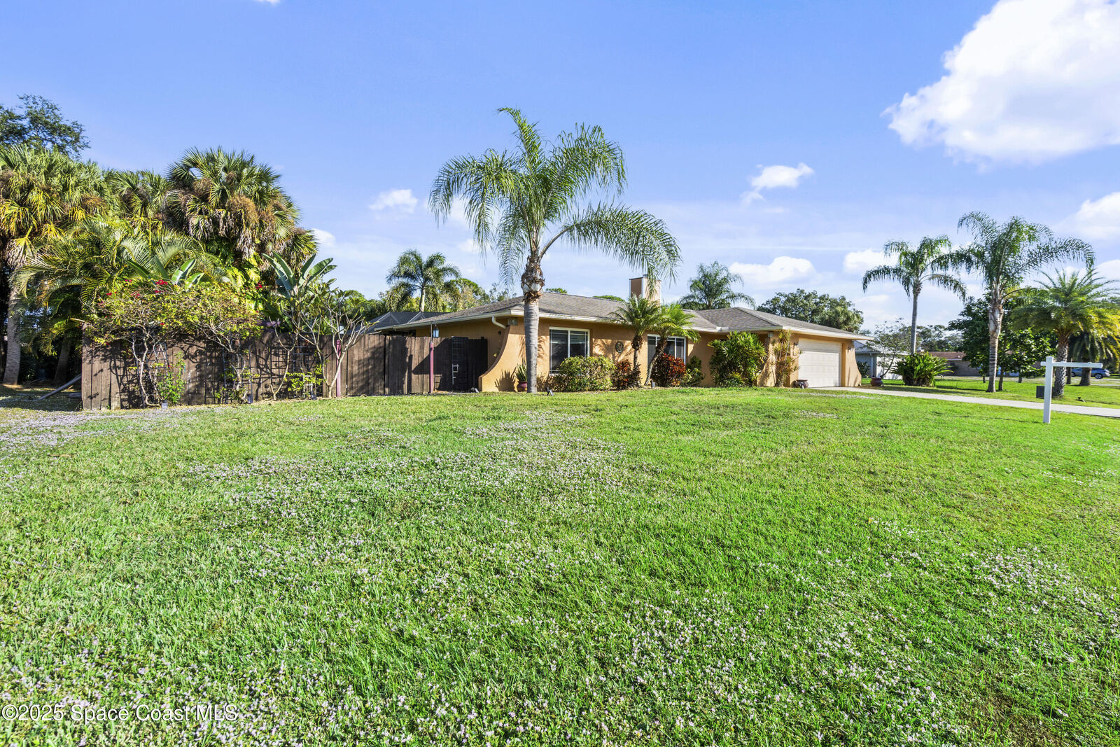 Property Photo: 187 Naylor Street NE FL 32907