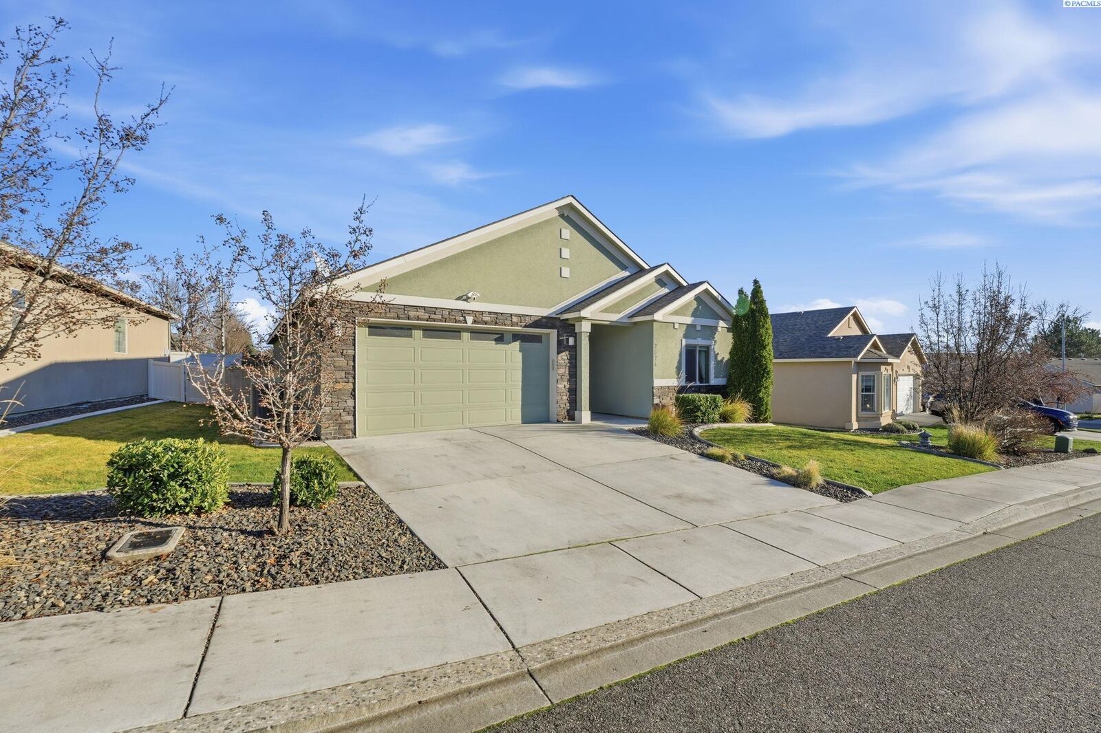 Property Photo:  2624 Eaglewatch Loop  WA 99354 