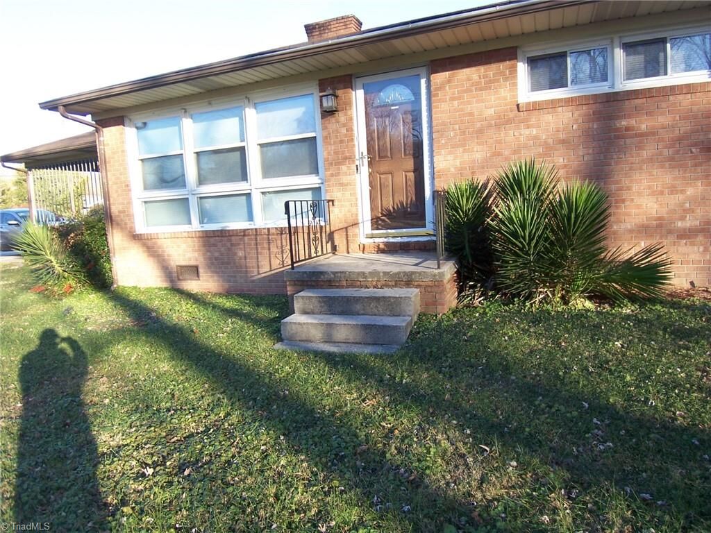 Property Photo:  2533 E Woodlyn Way  NC 27407 