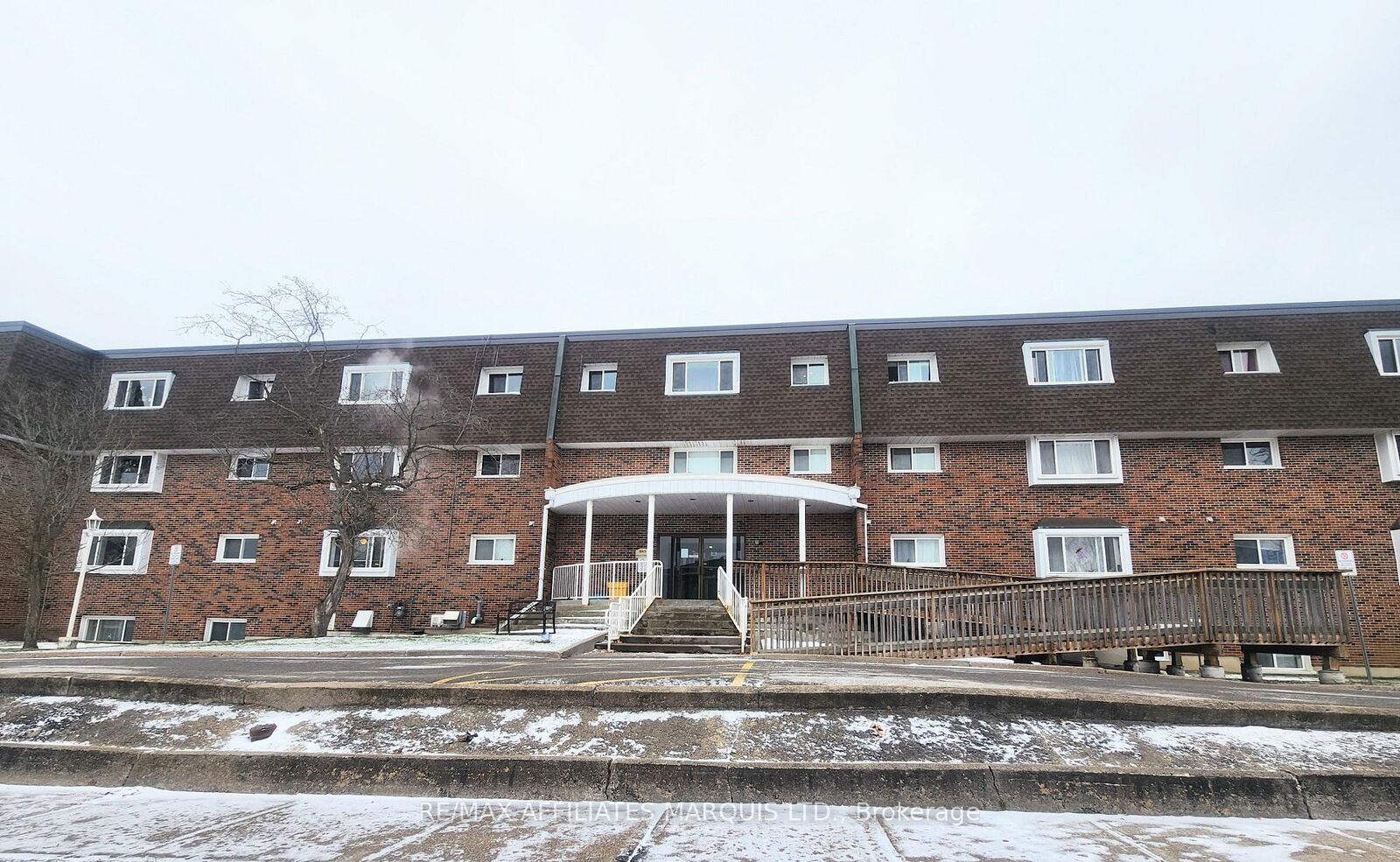 Property Photo: 845 Kyle Court 409 ON K6V 6K7