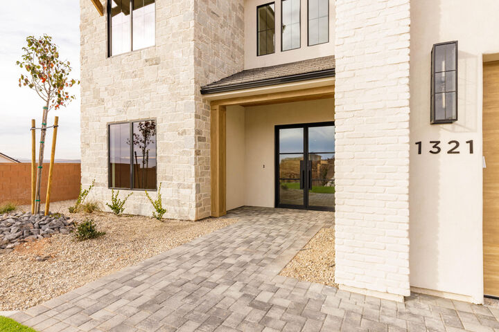 Property Photo:  1321 E Pony Way  UT 84780 