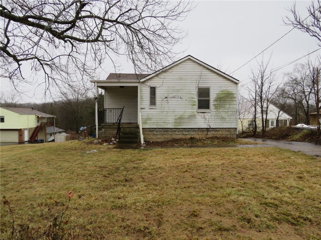 Property Photo:  3028 Leechburg Rd  PA 15068 