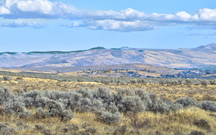 Property Photo:  Nka Windyheart Ln  WA 98903 