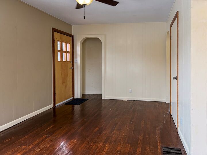 Property Photo: 726 E 7th St OH 44805